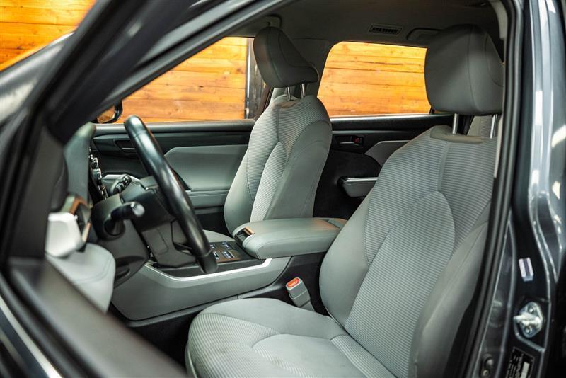 used 2021 Toyota Highlander car, priced at $25,995
