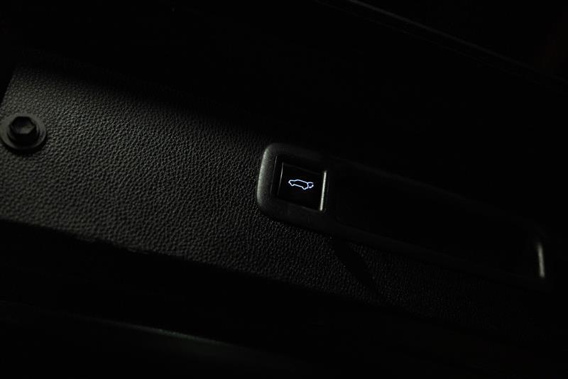 used 2021 Toyota Highlander car, priced at $25,995