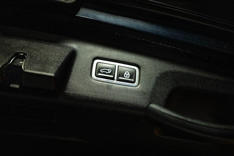 used 2023 Kia Sorento Hybrid car, priced at $23,295