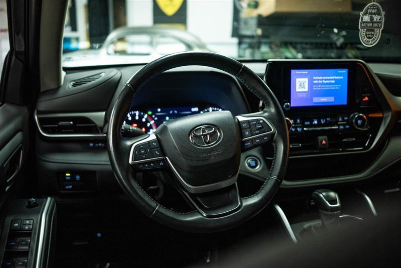 used 2024 Toyota Highlander car, priced at $31,095