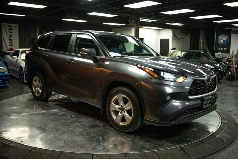 used 2024 Toyota Highlander car, priced at $31,095