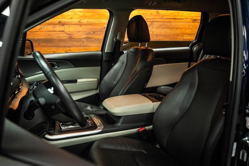 used 2024 Kia Carnival car, priced at $28,895