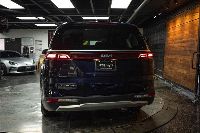 used 2024 Kia Carnival car, priced at $28,895