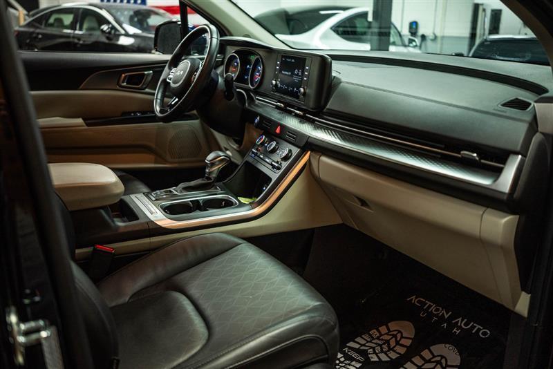 used 2024 Kia Carnival car, priced at $28,895