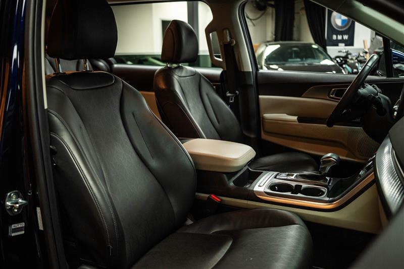 used 2024 Kia Carnival car, priced at $28,895