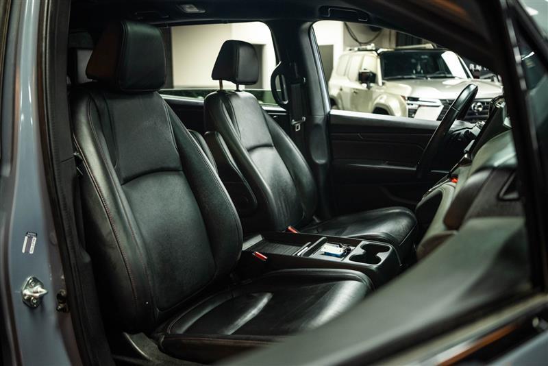 used 2025 Honda Odyssey car, priced at $35,593