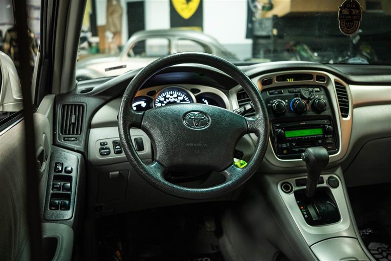 used 2006 Toyota Highlander Hybrid car, priced at $5,895