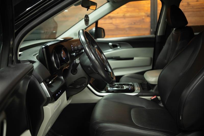 used 2024 Kia Carnival car, priced at $28,691