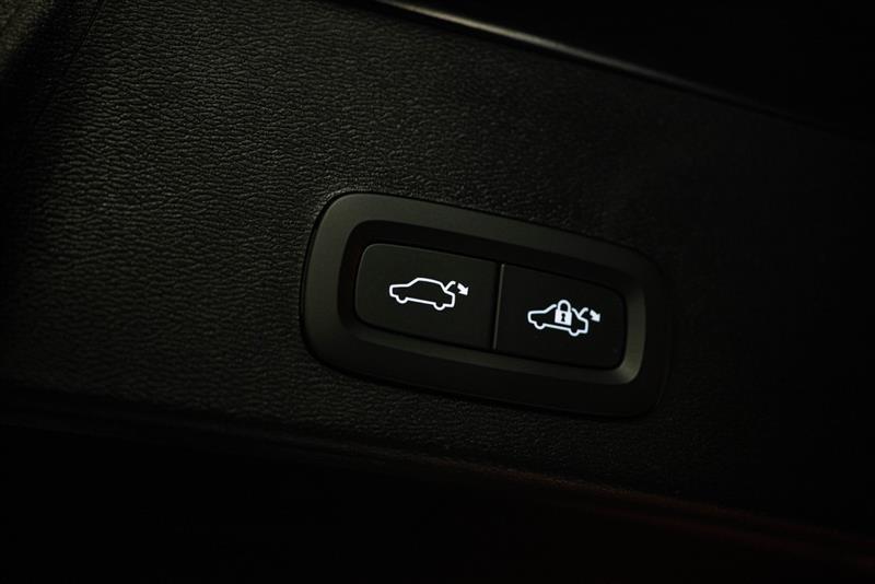 used 2023 Volvo XC40 car, priced at $25,611