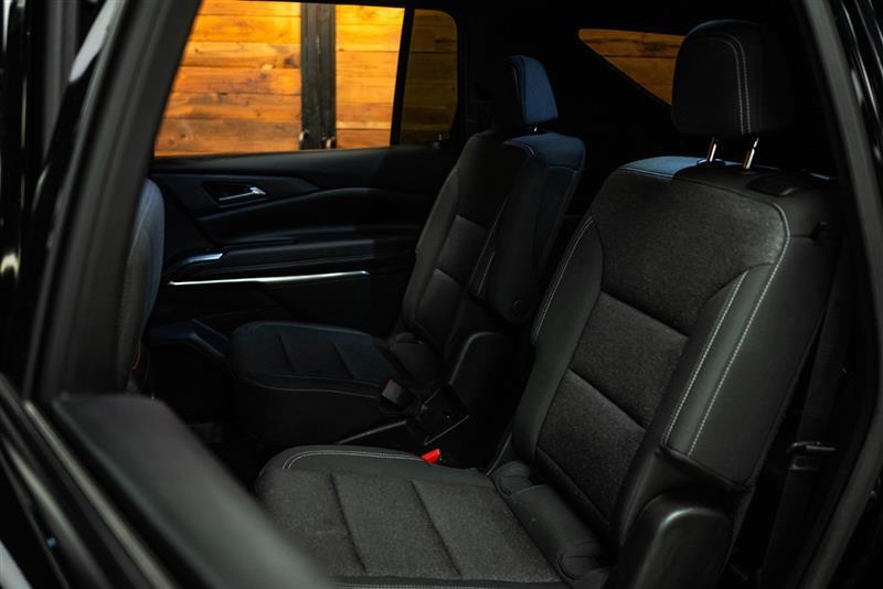 used 2025 Chevrolet Traverse car, priced at $35,193