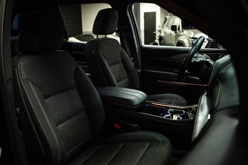 used 2025 Chevrolet Traverse car, priced at $35,193