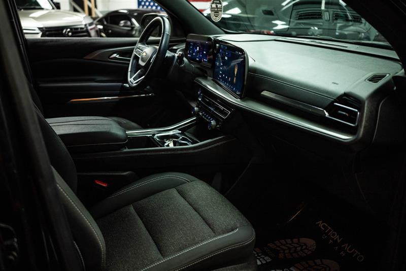 used 2025 Chevrolet Traverse car, priced at $35,193