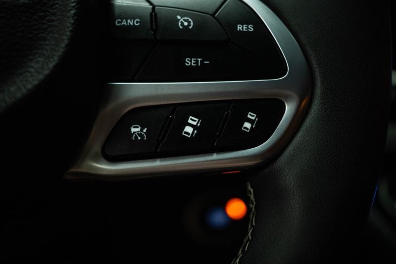 used 2025 Chrysler Pacifica car, priced at $28,194