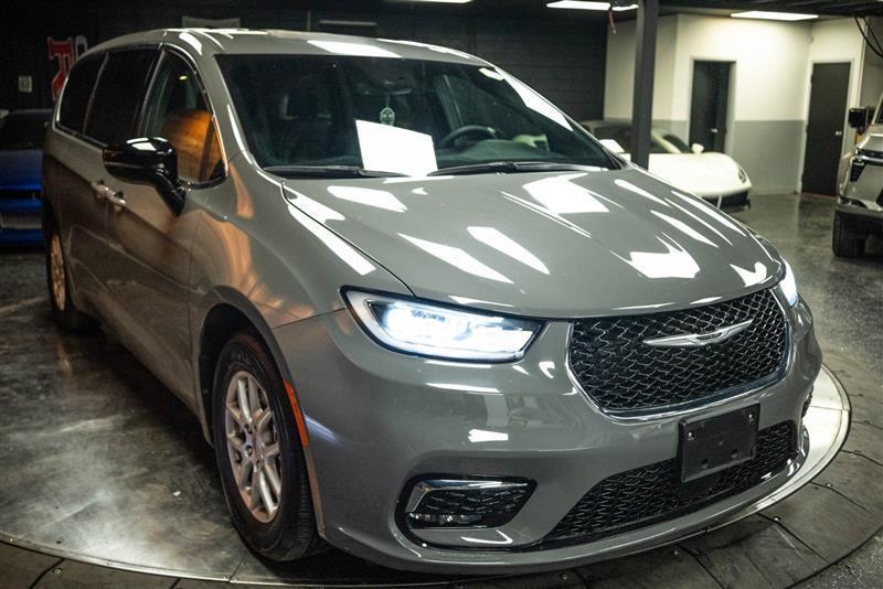 used 2025 Chrysler Pacifica car, priced at $28,194