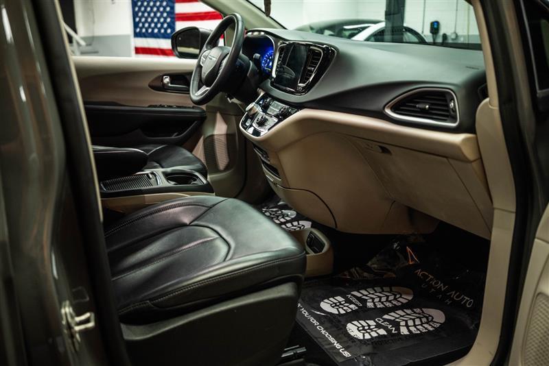 used 2023 Chrysler Pacifica car, priced at $23,893