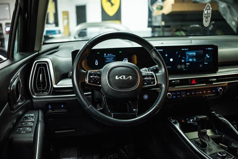 used 2024 Kia Sorento car, priced at $25,895