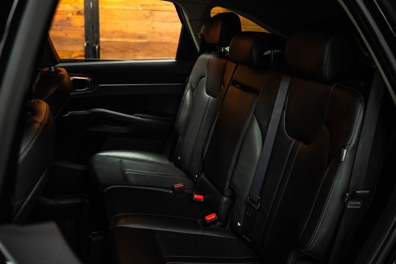 used 2024 Kia Sorento car, priced at $25,895