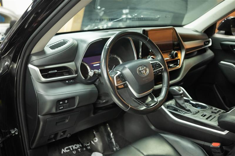 used 2024 Toyota Highlander car, priced at $39,593