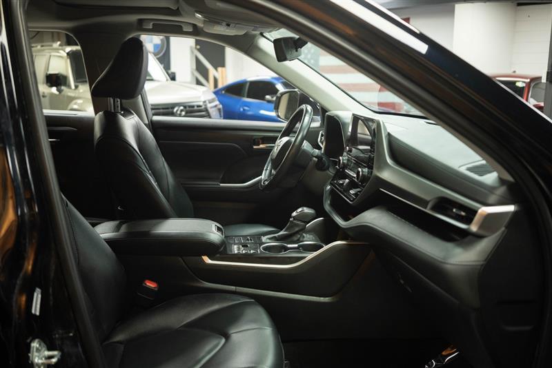 used 2024 Toyota Highlander car, priced at $39,593