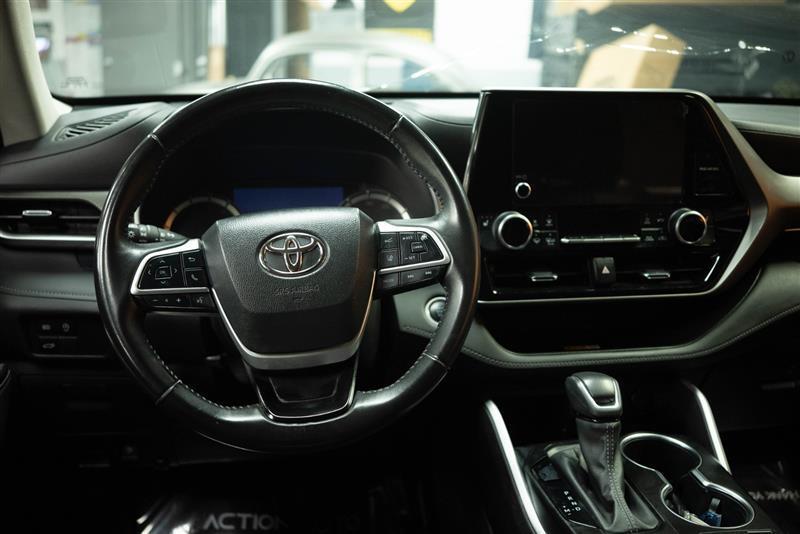 used 2024 Toyota Highlander car, priced at $39,593