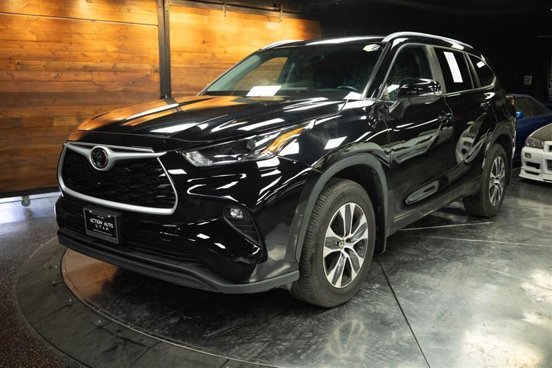used 2024 Toyota Highlander car, priced at $39,593