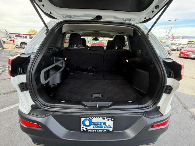 used 2015 Jeep Cherokee car, priced at $11,988