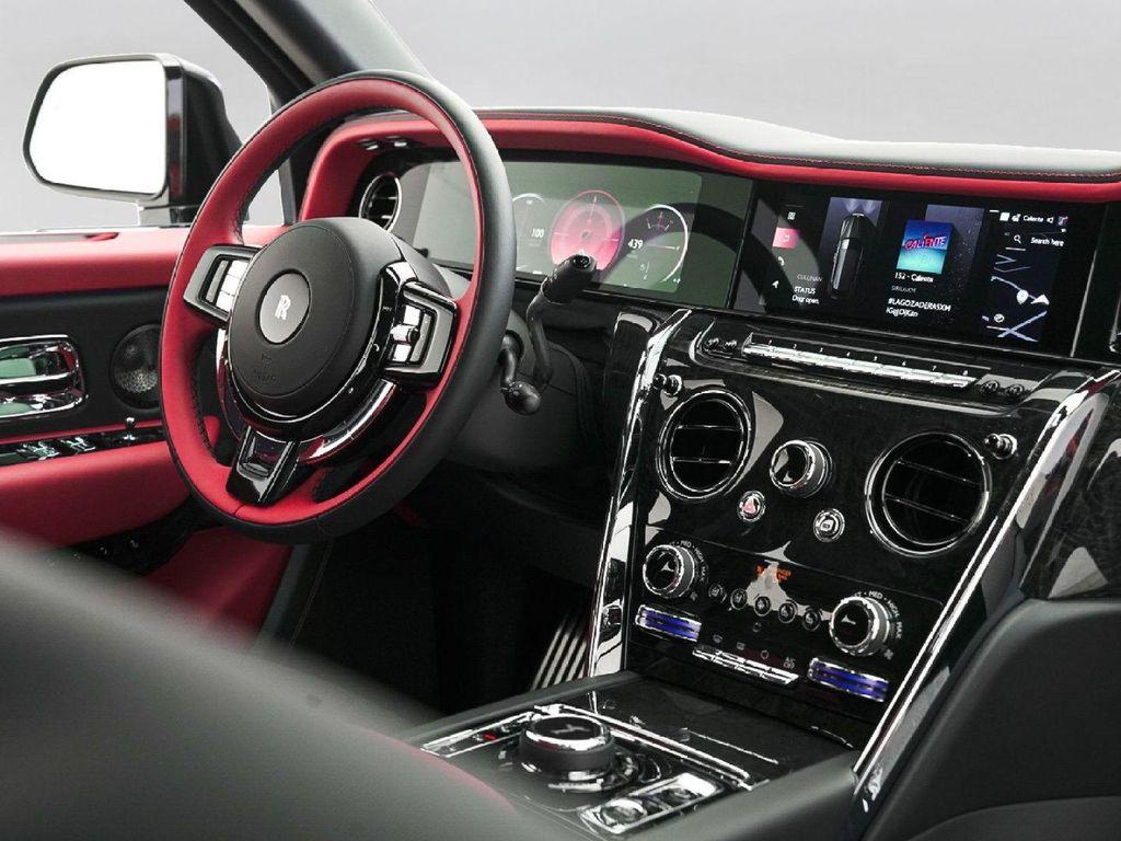 Rolls-Royce Cullinan view 40