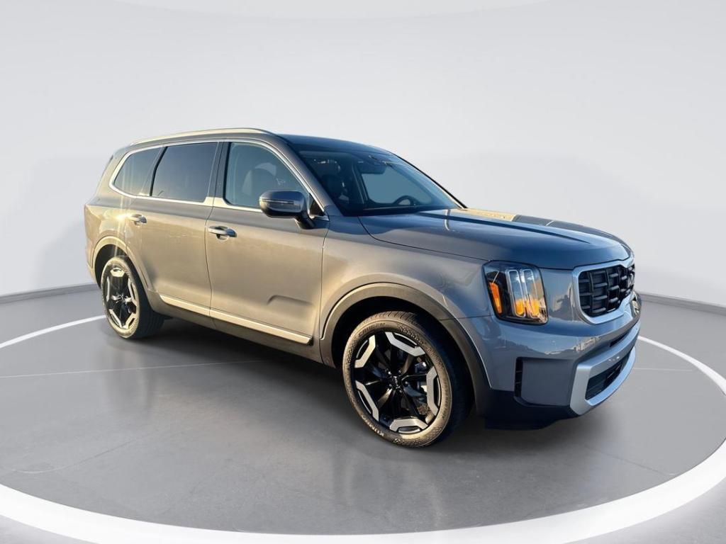 new 2025 Kia Telluride car, priced at $40,205