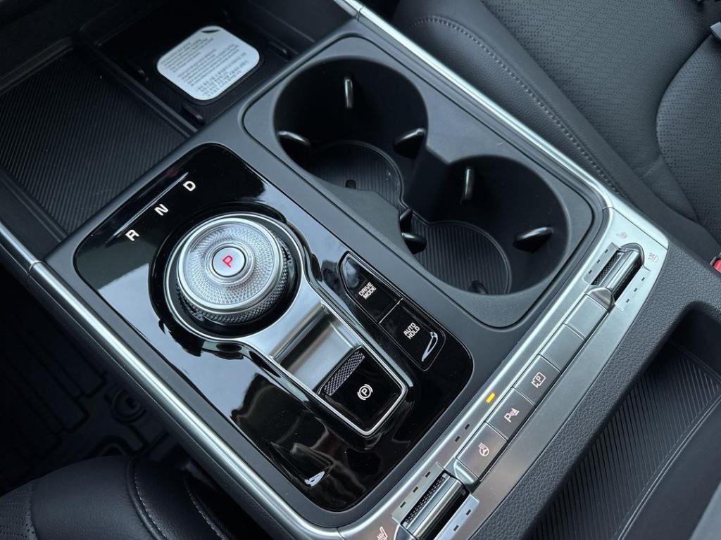 new 2026 Kia Carnival Hybrid car, priced at $54,135