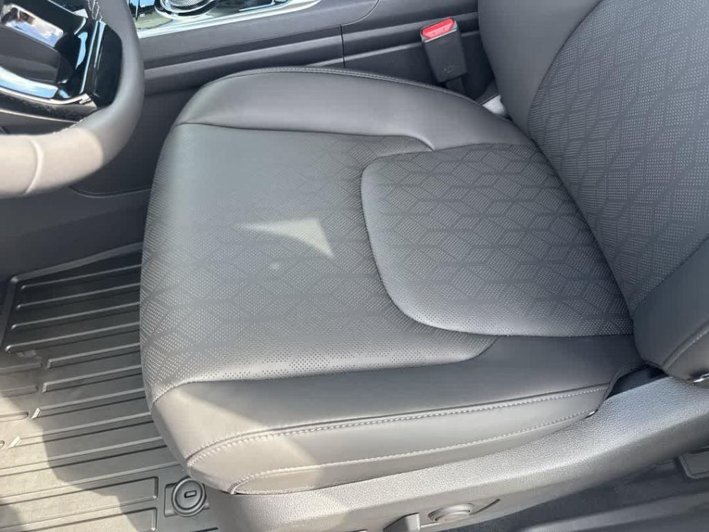 new 2026 Kia Carnival Hybrid car, priced at $52,035