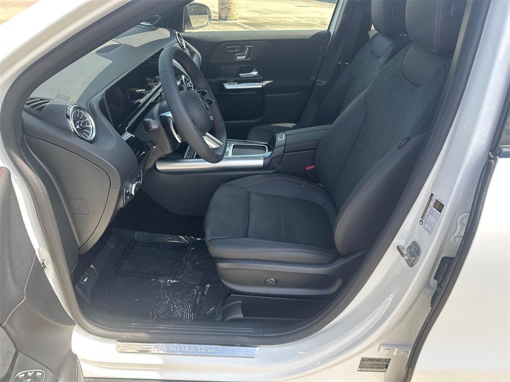 new 2025 Mercedes-Benz GLA 250 car, priced at $57,090