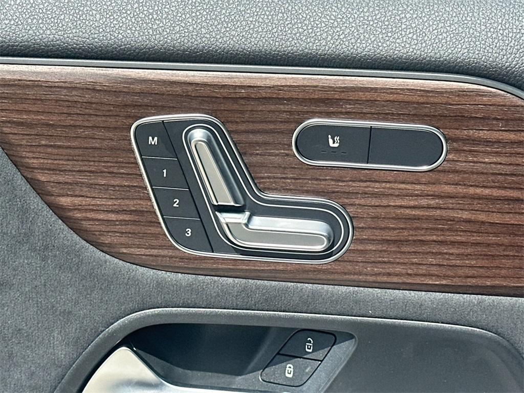 new 2025 Mercedes-Benz GLA 250 car, priced at $57,090