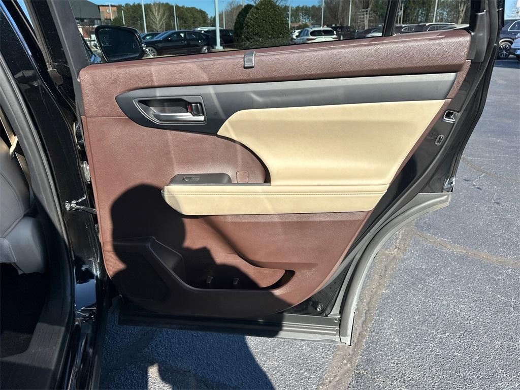 used 2021 Toyota Highlander Hybrid car, priced at $32,560