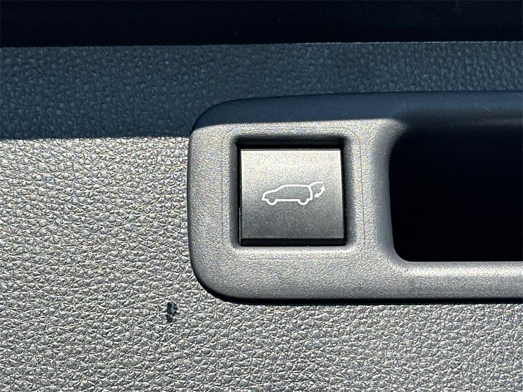 used 2021 Toyota Highlander Hybrid car, priced at $32,560