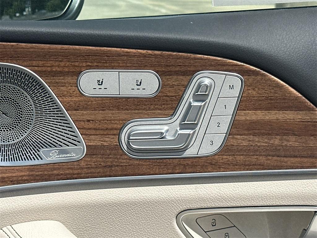 new 2025 Mercedes-Benz GLS 450 car, priced at $90,730