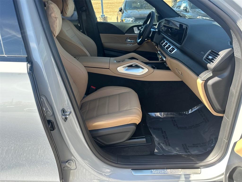 new 2026 Mercedes-Benz GLS 580 car, priced at $126,105