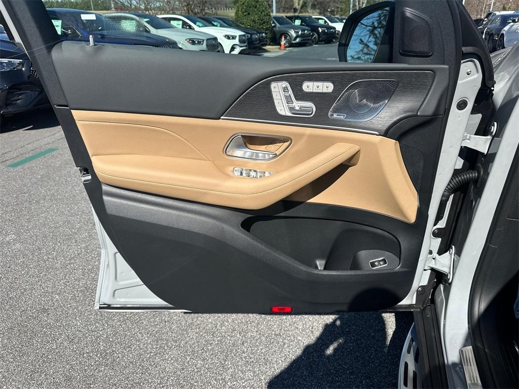 new 2026 Mercedes-Benz GLS 580 car, priced at $126,105