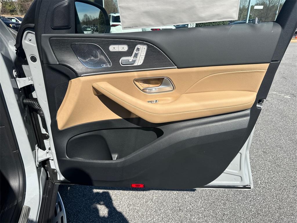 new 2026 Mercedes-Benz GLS 580 car, priced at $126,105