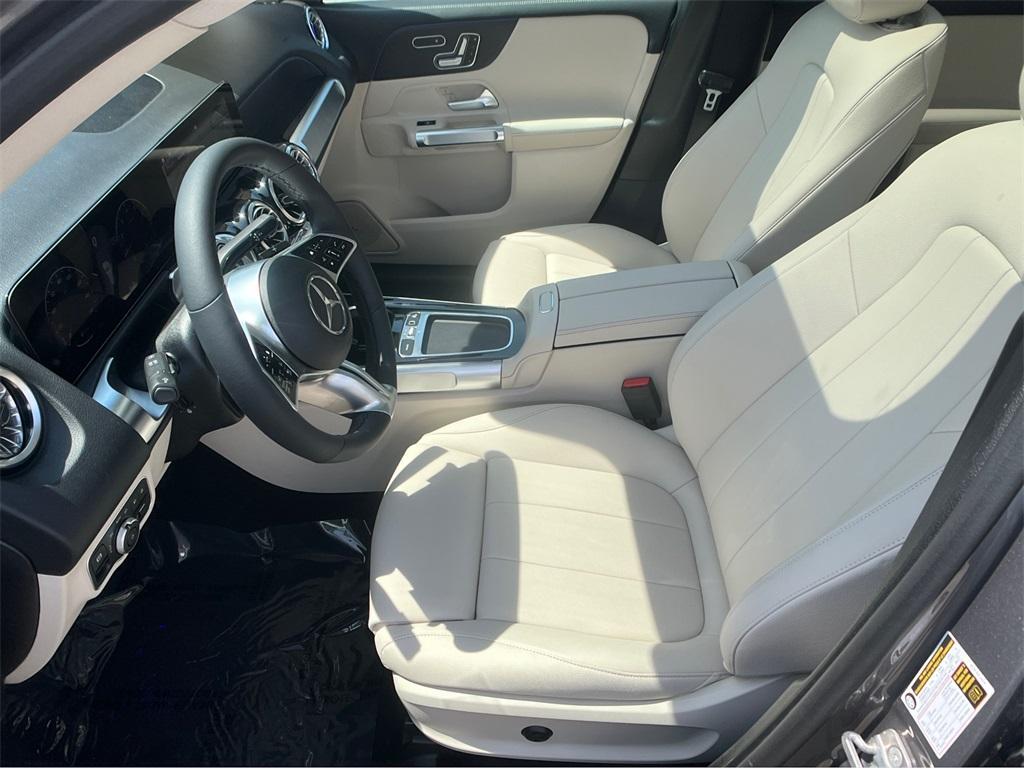 new 2025 Mercedes-Benz GLB 250 car, priced at $53,465