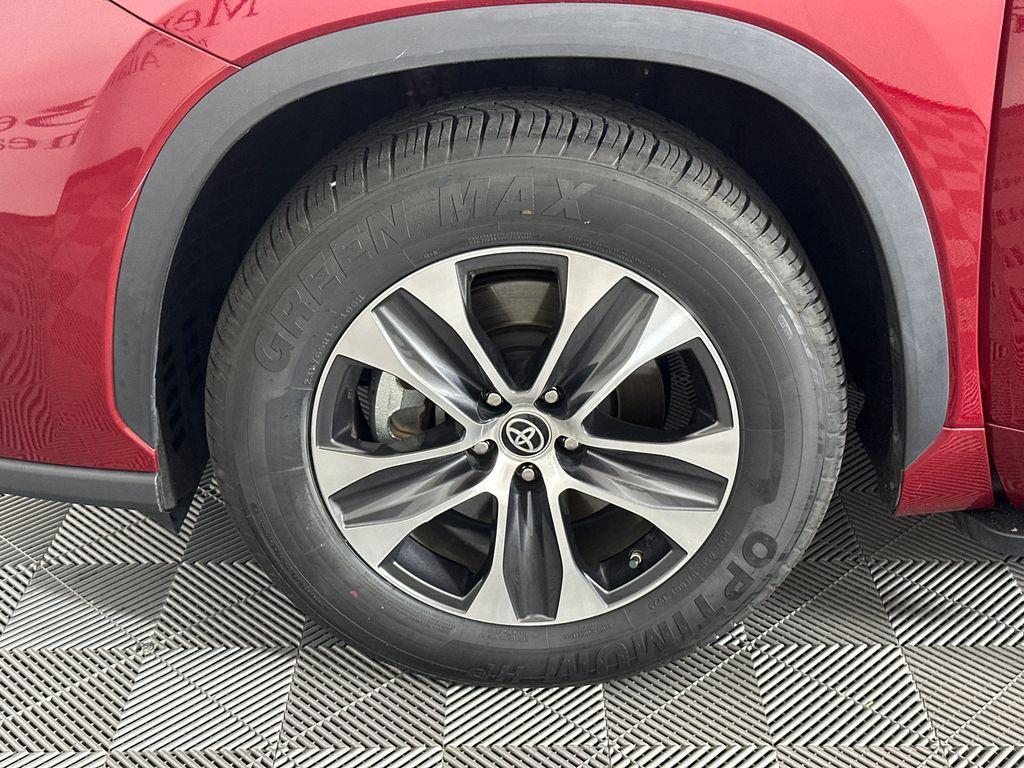 used 2022 Toyota Highlander car, priced at $34,085