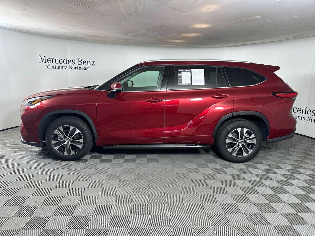 used 2022 Toyota Highlander car, priced at $34,085