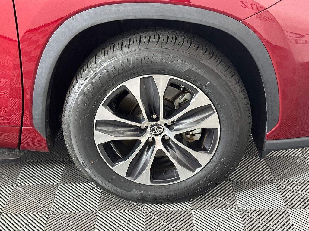 used 2022 Toyota Highlander car, priced at $34,085