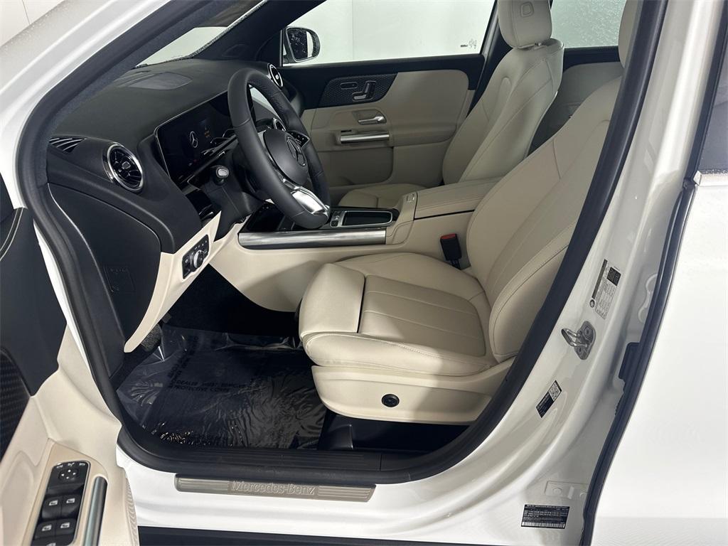 new 2026 Mercedes-Benz GLA 250 car, priced at $43,250