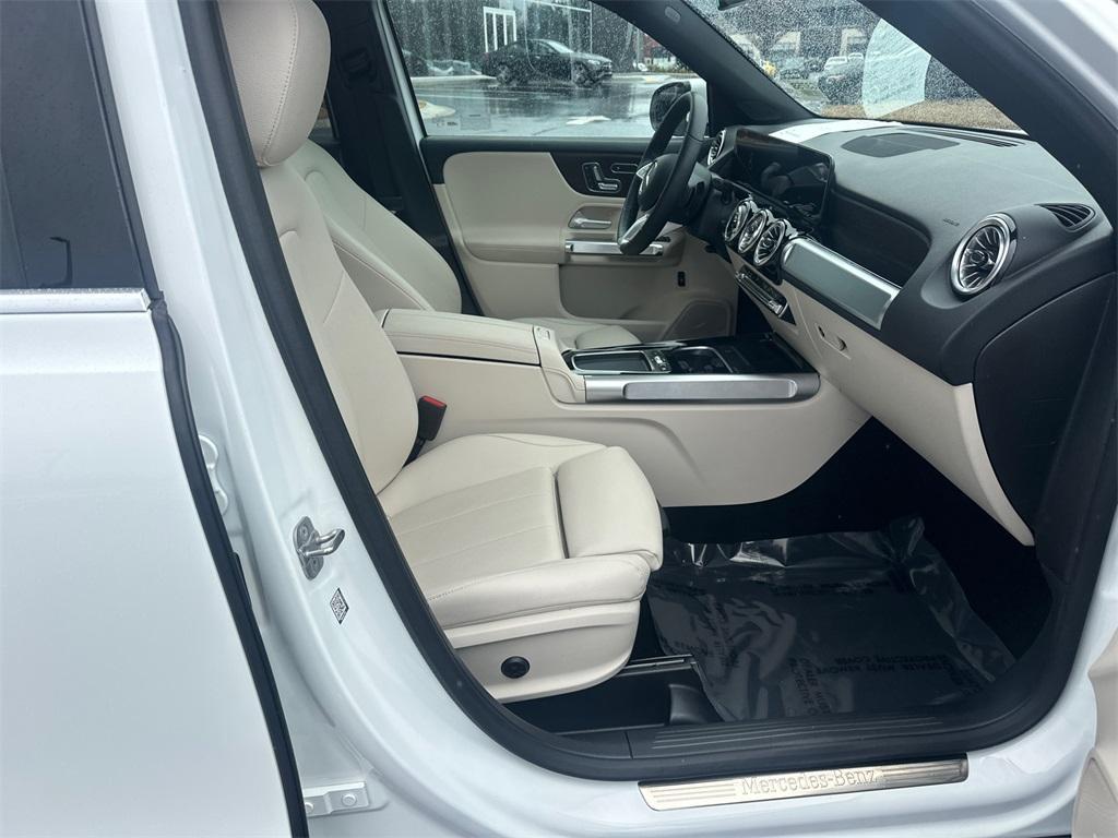 used 2025 Mercedes-Benz GLB 250 car, priced at $42,384