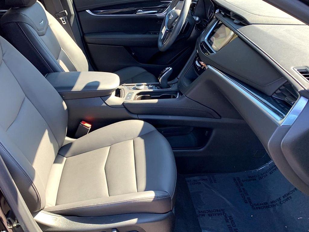 used 2024 Cadillac XT5 car, priced at $40,962