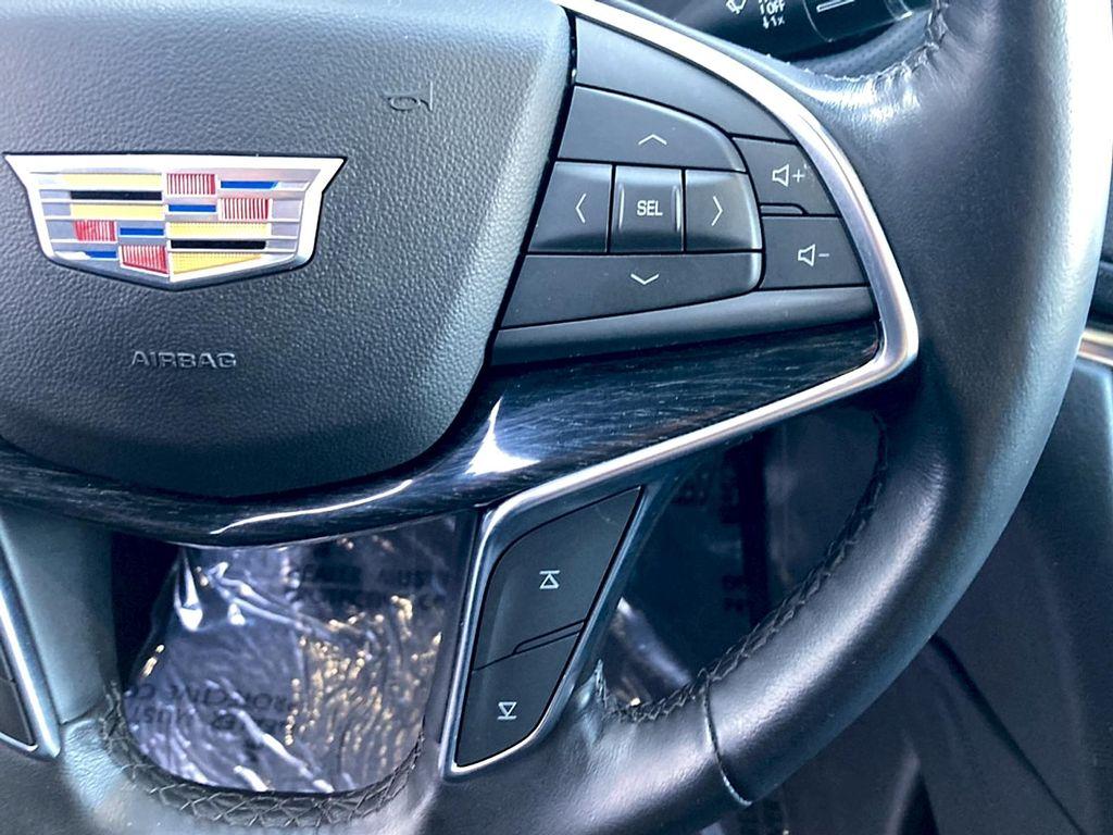 used 2022 Cadillac XT5 car, priced at $29,906