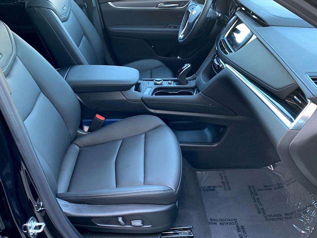 used 2025 Cadillac XT6 car, priced at $43,939