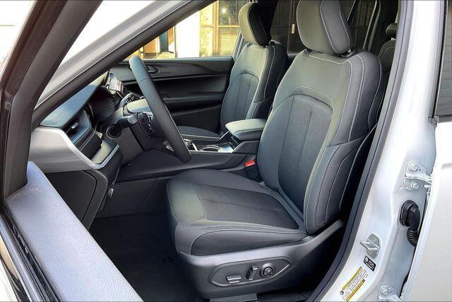 new 2025 Jeep Grand Cherokee car, priced at $31,950