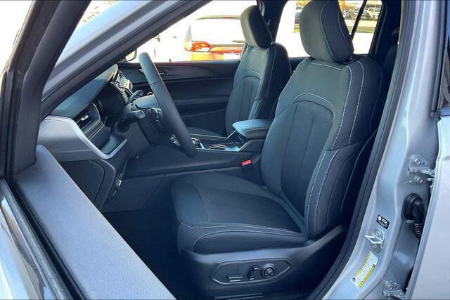 new 2025 Jeep Grand Cherokee car, priced at $35,730