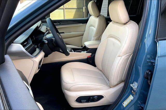 new 2026 Jeep Grand Cherokee car, priced at $47,905